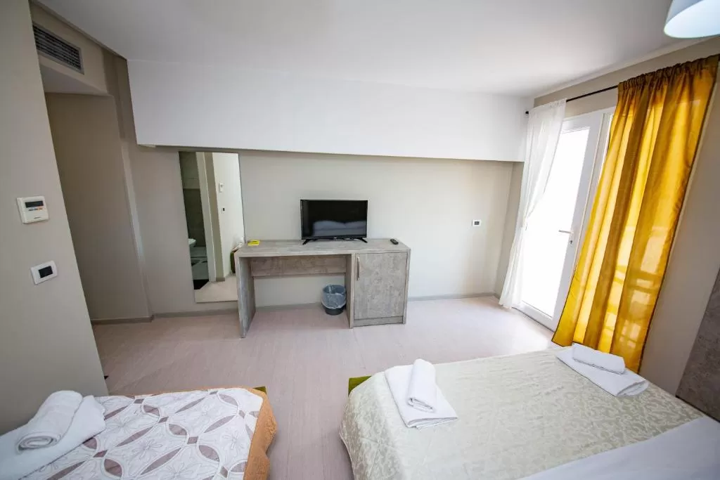 Miki 12 - STD TRPL 7.jpg